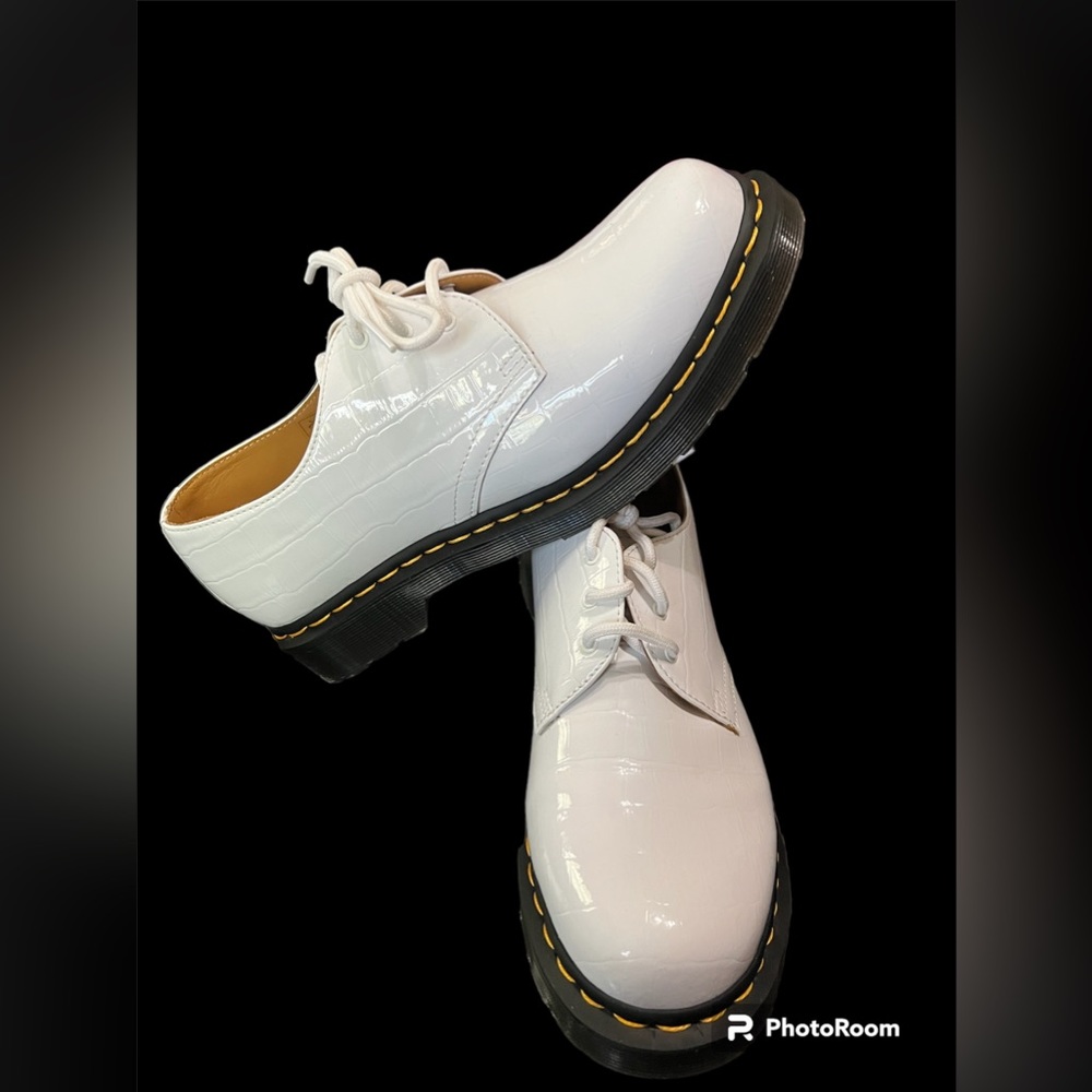 EUC White Croc Doc Martens